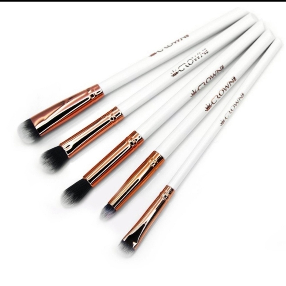 NWT Crown All eyes‎ on you vegan makeup brush set